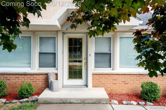 22 Cloverport Avenue, Rochester Hills, MI 48307