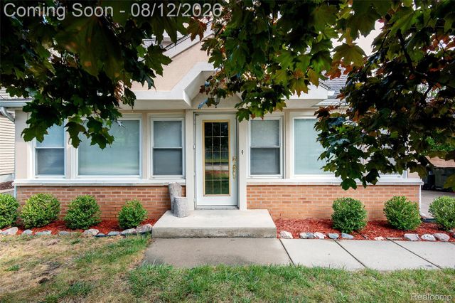 22 Cloverport Avenue, Rochester Hills, MI 48307