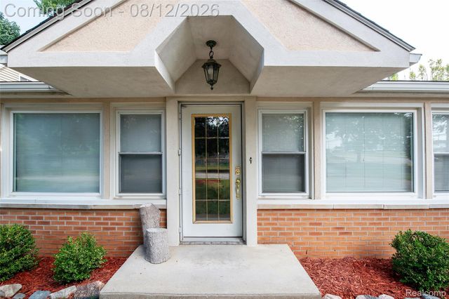 22 Cloverport Avenue, Rochester Hills, MI 48307