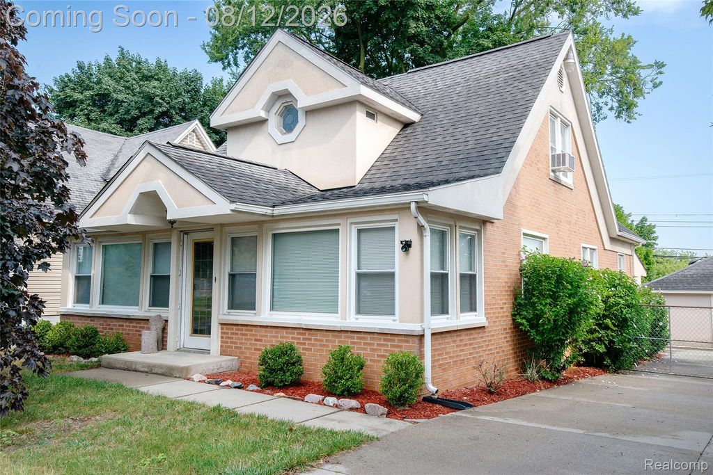 22 Cloverport Avenue, Rochester Hills, MI 48307