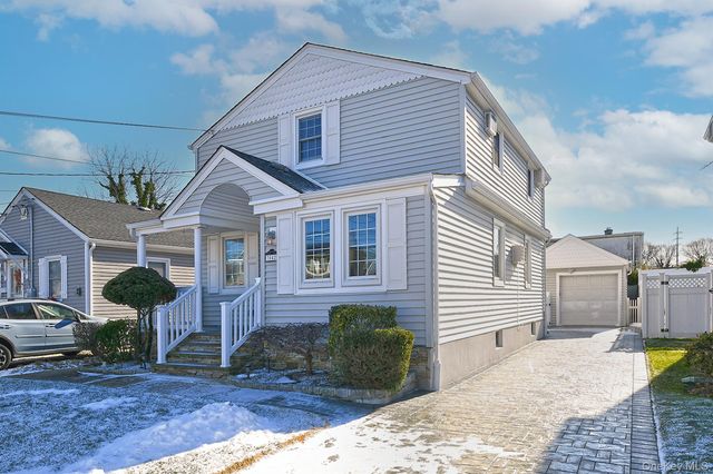 3042 Lowell Avenue, Wantagh, NY 11793