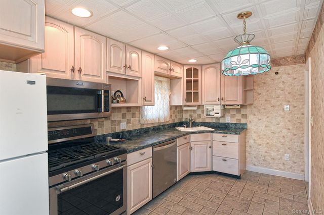 3042 Lowell Avenue, Wantagh, NY 11793