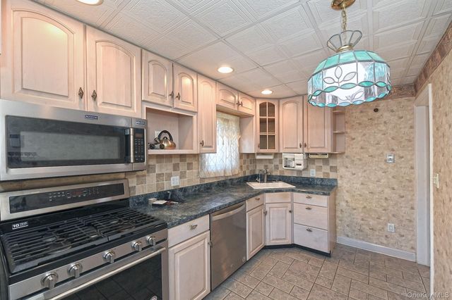 3042 Lowell Avenue, Wantagh, NY 11793