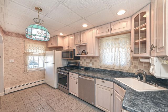 3042 Lowell Avenue, Wantagh, NY 11793