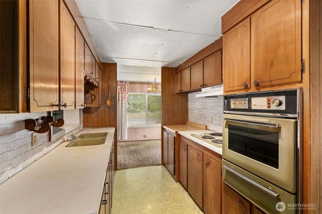 127 Lincoln Creek Road, Centralia, WA 98531