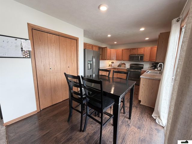 3251 Prairieview Drive, Lincoln, NE 68504