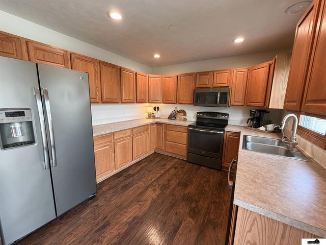 3251 Prairieview Drive, Lincoln, NE 68504