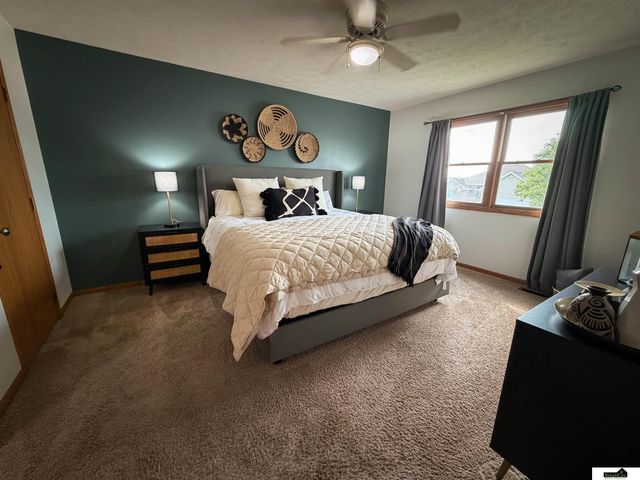 3251 Prairieview Drive, Lincoln, NE 68504