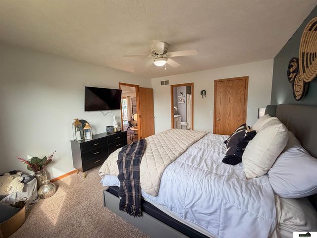 3251 Prairieview Drive, Lincoln, NE 68504