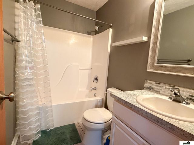 3251 Prairieview Drive, Lincoln, NE 68504