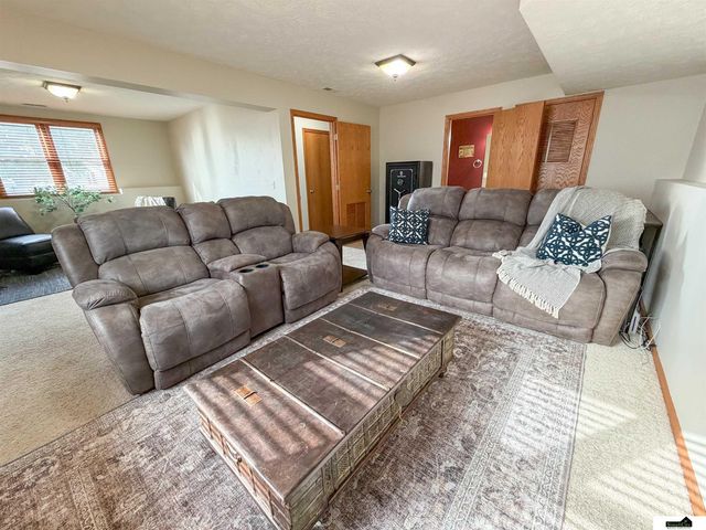 3251 Prairieview Drive, Lincoln, NE 68504