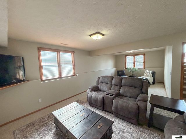 3251 Prairieview Drive, Lincoln, NE 68504