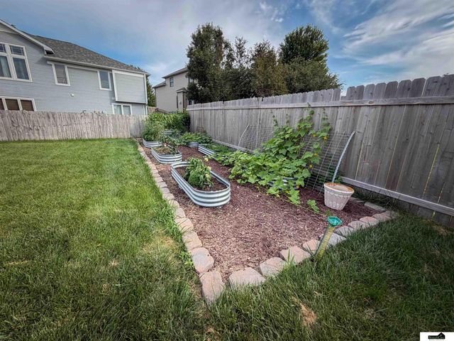 3251 Prairieview Drive, Lincoln, NE 68504