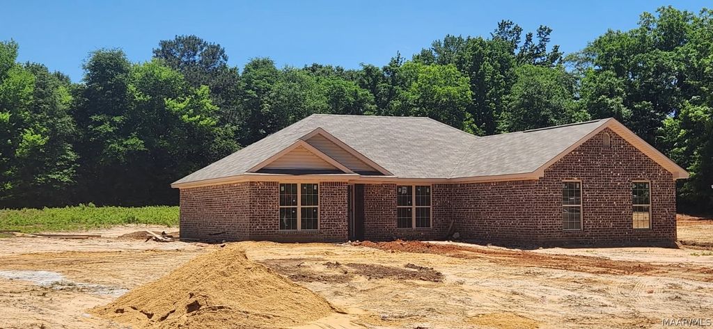 1934 Alpine Drive, Deatsville, AL 36022