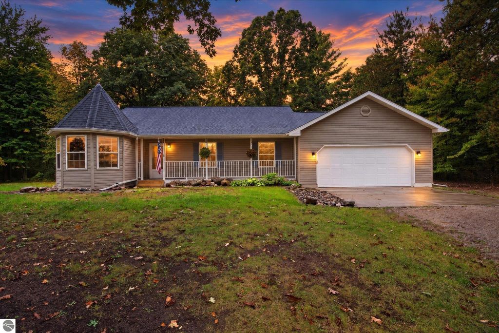Image 1 of property listing at 4325 W Tyler Road, Alma, MI 48801