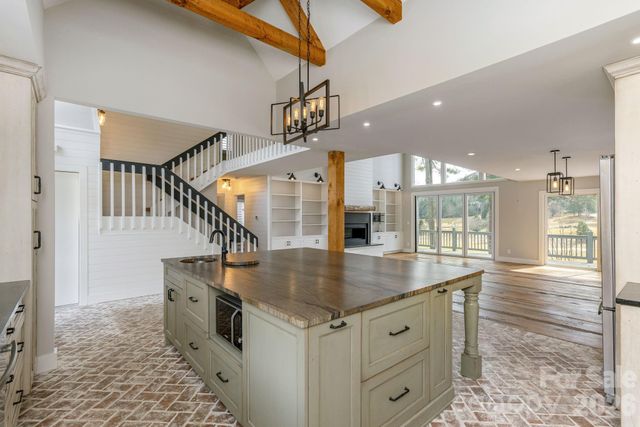 155 WINDING MEADOWS Drive, Flat Rock, NC 28731