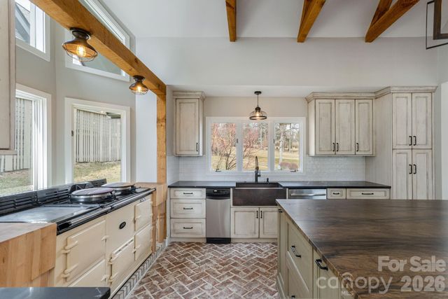 155 WINDING MEADOWS Drive, Flat Rock, NC 28731