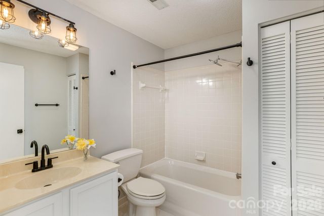 155 WINDING MEADOWS Drive, Flat Rock, NC 28731