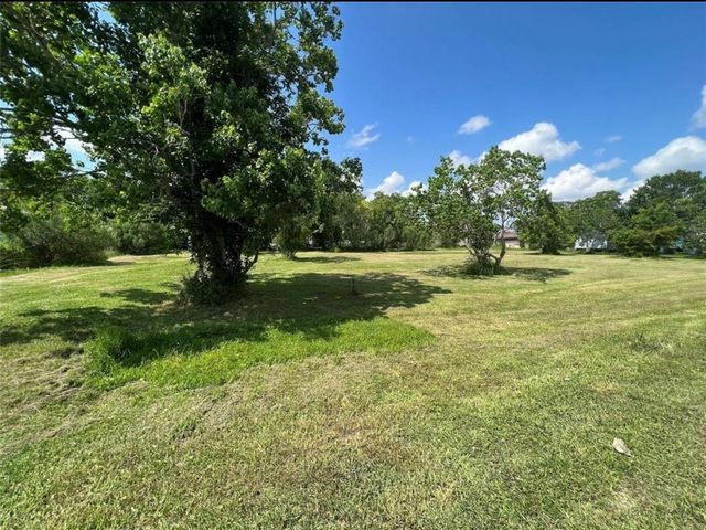 224 Coker Street, Jones Creek, TX 77541