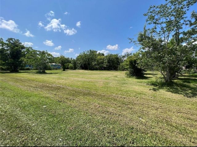 224 Coker Street, Jones Creek, TX 77541