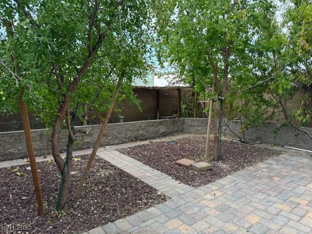 1630 Harvest Pecan Court, Las Vegas, NV 89108