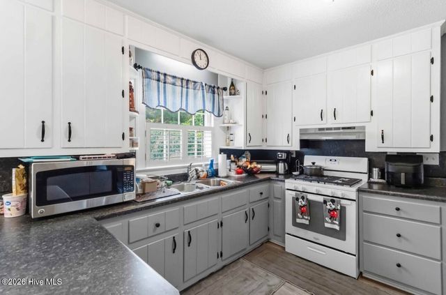103 W Julian Avenue, Stantonsburg, NC 27883