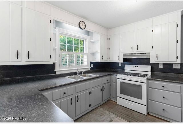 103 W Julian Avenue, Stantonsburg, NC 27883