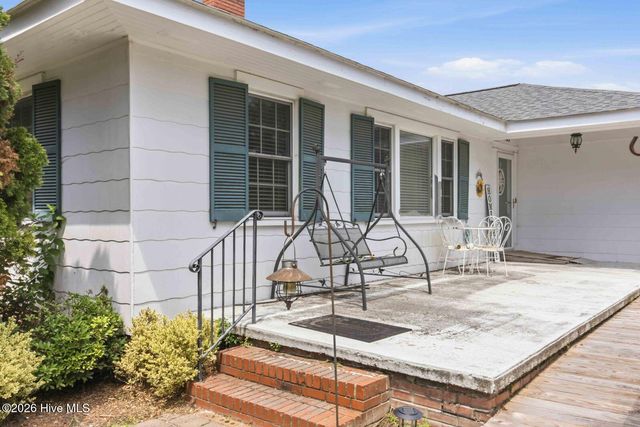 103 W Julian Avenue, Stantonsburg, NC 27883
