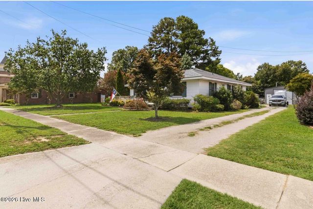 103 W Julian Avenue, Stantonsburg, NC 27883