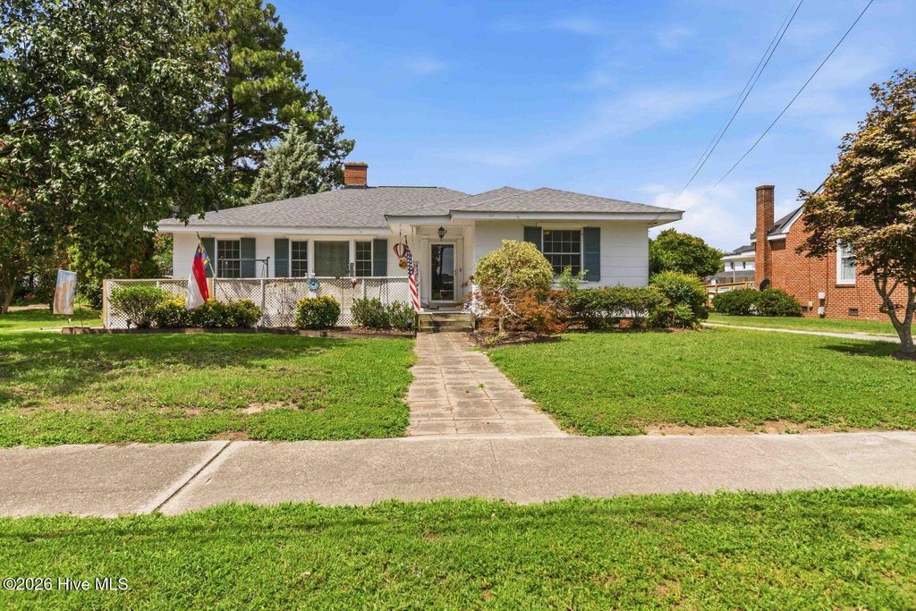 103 W Julian Avenue, Stantonsburg, NC 27883