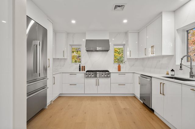8 Irene Rd, Bedford, MA 01730