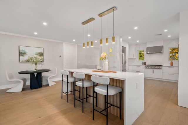 8 Irene Rd, Bedford, MA 01730
