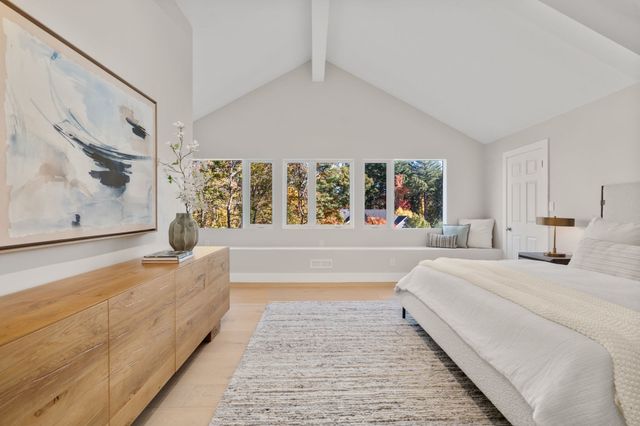 8 Irene Rd, Bedford, MA 01730