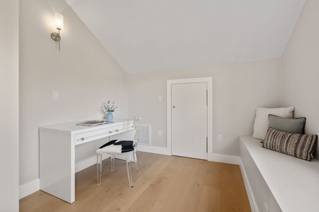 8 Irene Rd, Bedford, MA 01730