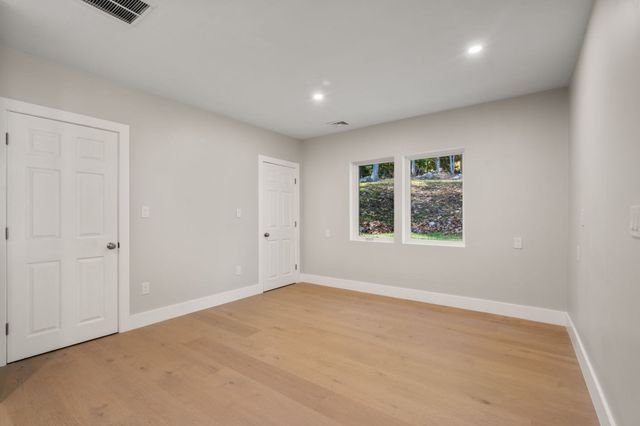 8 Irene Rd, Bedford, MA 01730