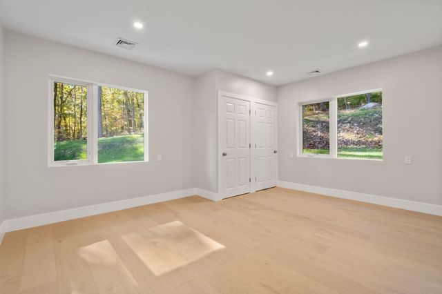 8 Irene Rd, Bedford, MA 01730