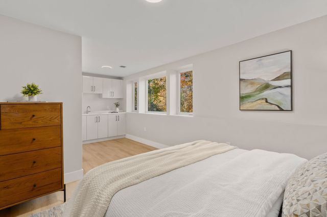 8 Irene Rd, Bedford, MA 01730