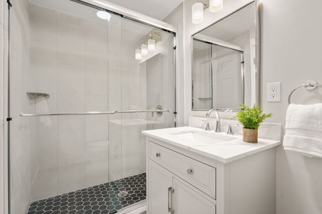8 Irene Rd, Bedford, MA 01730