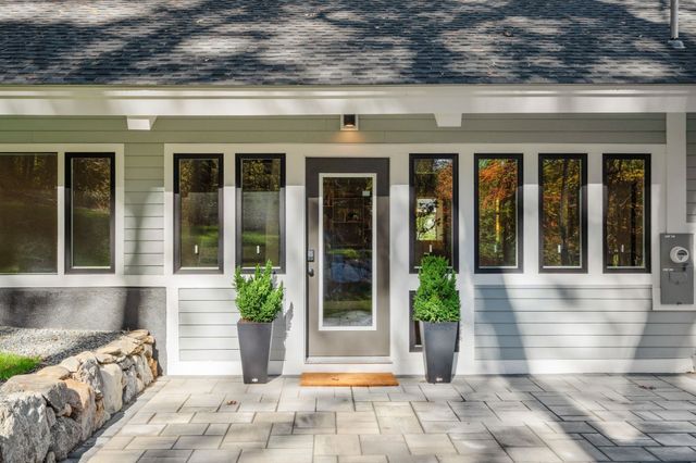 8 Irene Rd, Bedford, MA 01730