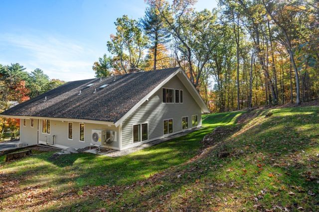 8 Irene Rd, Bedford, MA 01730