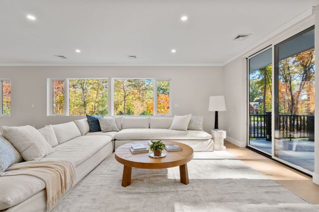 8 Irene Rd, Bedford, MA 01730