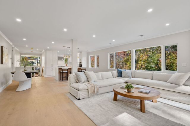 8 Irene Rd, Bedford, MA 01730