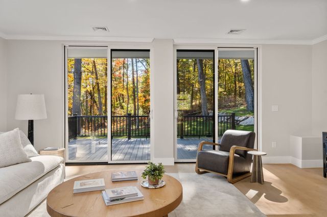 8 Irene Rd, Bedford, MA 01730