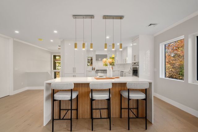 8 Irene Rd, Bedford, MA 01730