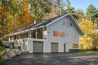 8 Irene Rd, Bedford, MA 01730