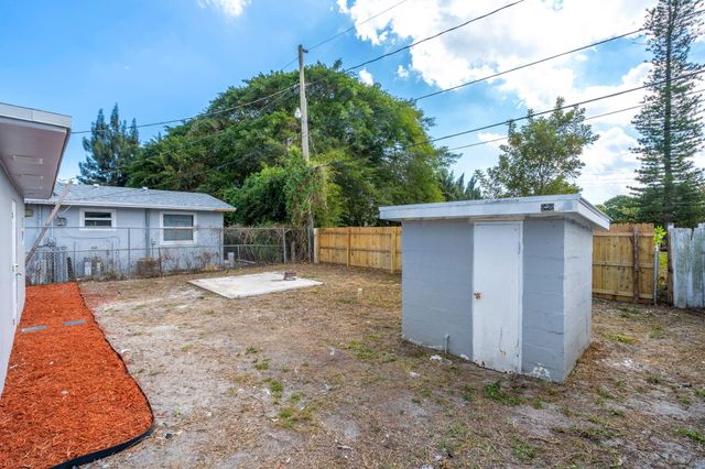 1206 S Ridge Road, Lake Worth, FL 33462