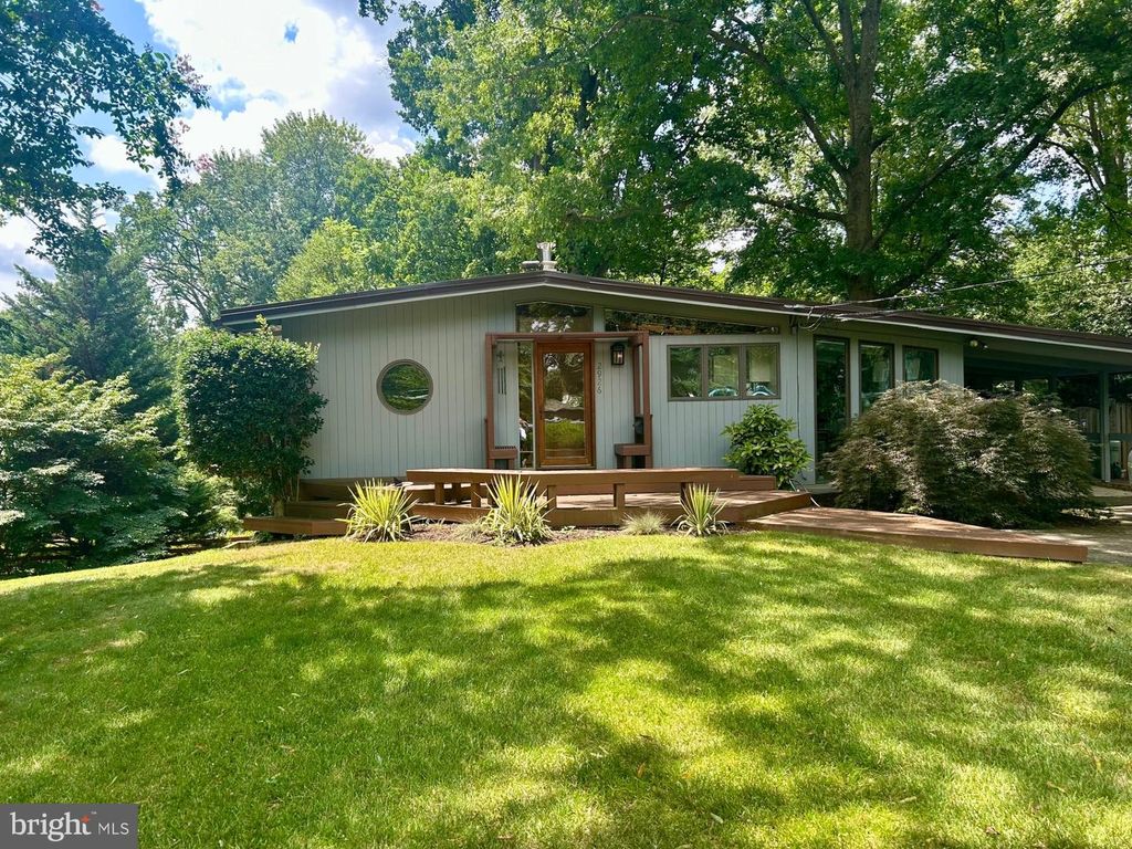 2926 MEADOW VIEW RD, Falls Church, VA 22042