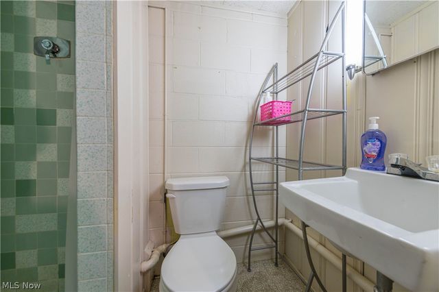 7408 Wake Robin Drive, Parma, OH 44130