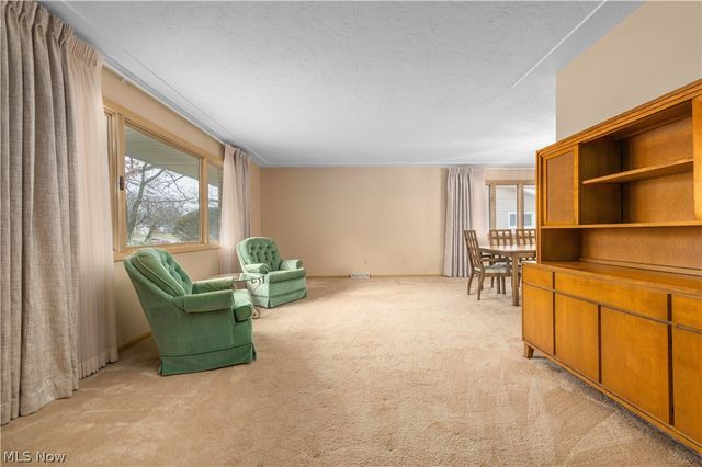 7408 Wake Robin Drive, Parma, OH 44130