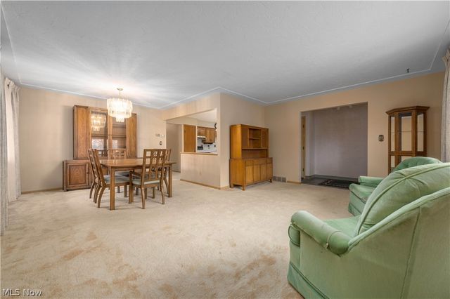 7408 Wake Robin Drive, Parma, OH 44130